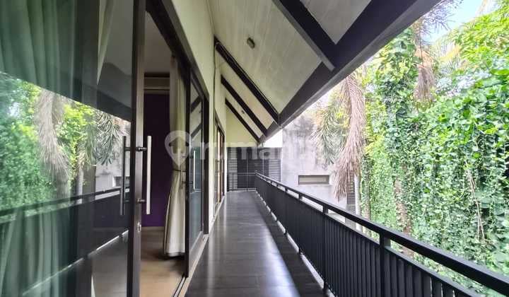 Disewakan Rumah Bagus Terawat di Kemang Dalam Ada Kolam Renang Negotiable