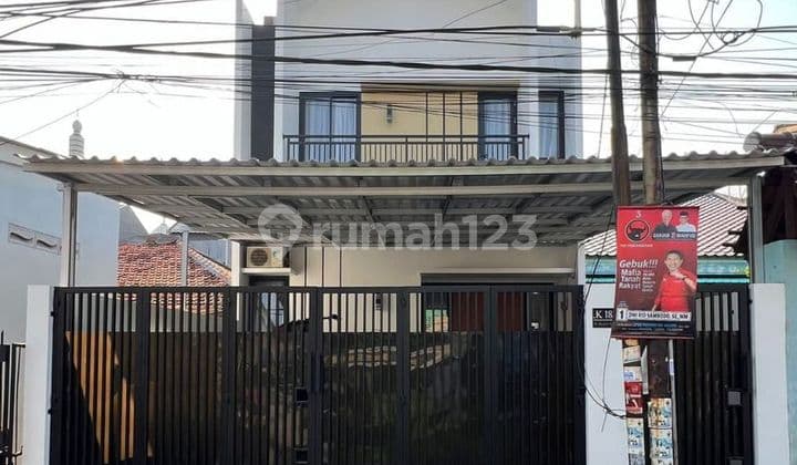 House for Sale, Non-Complex in Matraman, East Jakarta