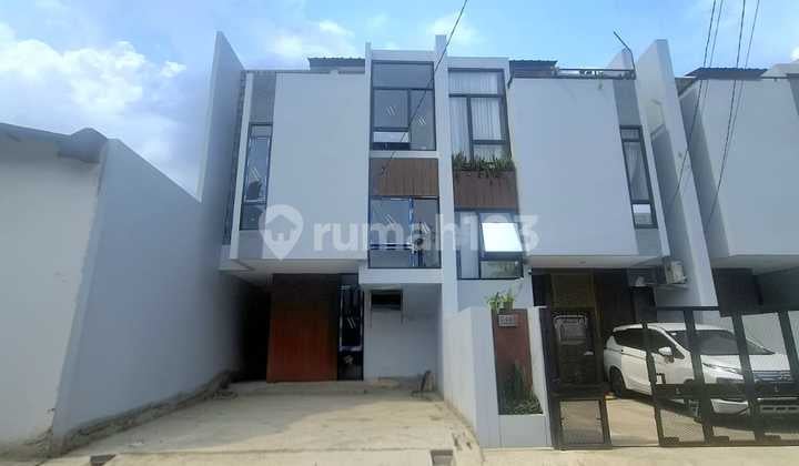 Rumah modern 3 lantai di duren sawit jakarta timur
