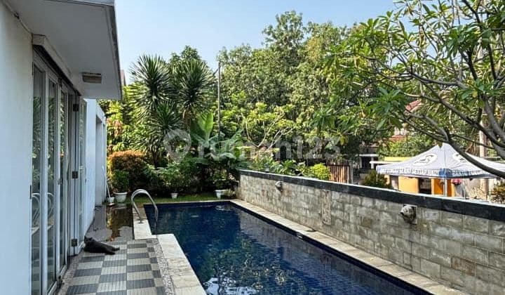 Rumah mewah dgn private pool di Cluster area Pondok kelapa bilymoon Jakarta timur