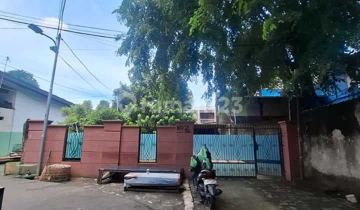Rumah hitung tanah di jalan raya pondok bambu jakarta timu r