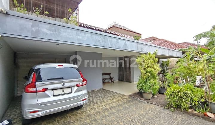 Dijual Rumah Besar di Jalan Pulo Asem Timur Raya