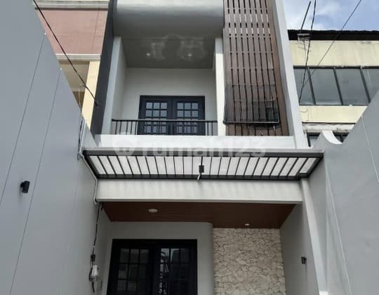 For Rent Neat Shop House Ready for Business in Mangga Besar, West Jakarta
