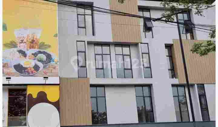 RUKO EASTON MERR STRATEGIS PARKIR LUAS COCOK UNTUK USAHA