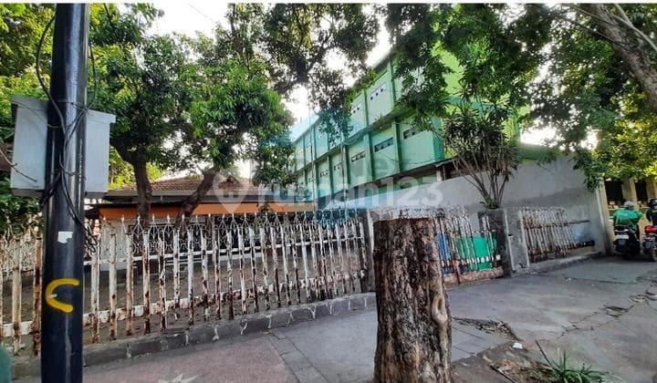 RUMAH PUSAT KOTA UNTUNG SUROPATI