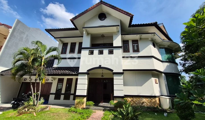 Rumah Villa Regensi Classic Strategis Pinggir Jalan Depan Pakuwon Mall Strategis Cocok Untuk Kantor Gudang Dan Tempat Tinggal