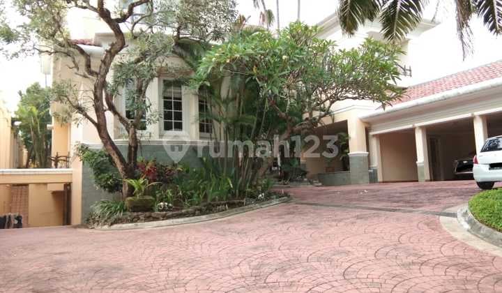 Murah Rumah Mewah Golf View Citraland Utama dengan Kolam Renang