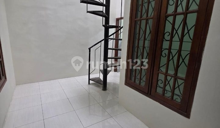 Rumah Lebak Indah Jaya Strategis, Siap Huni