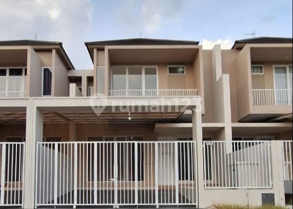 Puri Galaxy House New Minimalist Carport 2