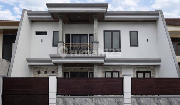 Manyar Kertoadi New Minimalist House