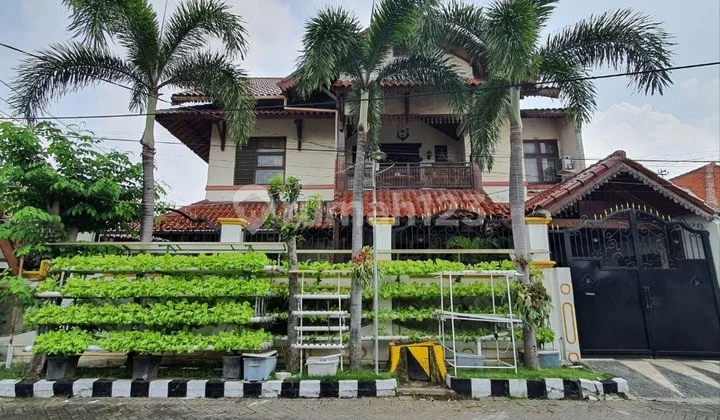 Manyar Kartika House Strategic Row 3 Car Commercial Area Manyar Kartika House Strategic Row 3 Car Commercial Area