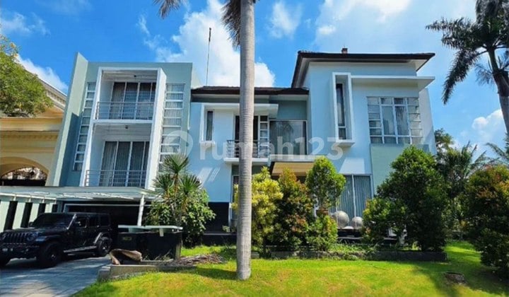Rumah Villa Bukit Regency Strategis, Pool
