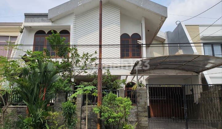 Rumah Dharmahusada Indah Strategis Siap Huni Marmer
