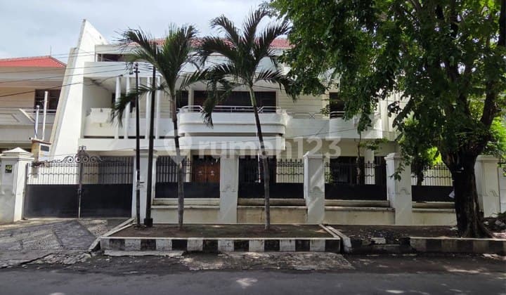 Rumah Dharmahusada Indah Strategis Boulevard Carport 2, Garasi 4