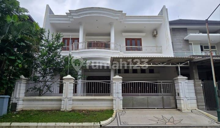 Rumah Villa Royal Pakuwon City Strategis Siap Huni