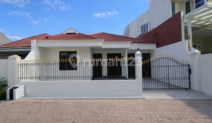Rumah Klampis Semolo Timur Strategis, Row 2 Mobil, Siap Huni