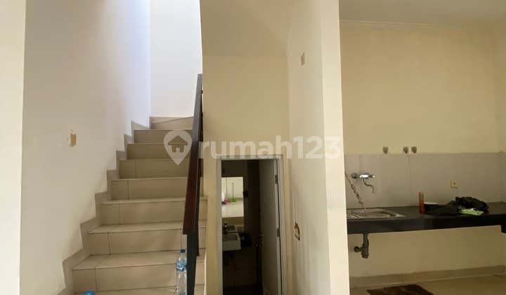 Siap Huni, Rumah, 2 Lantai, Bebas Banjir,