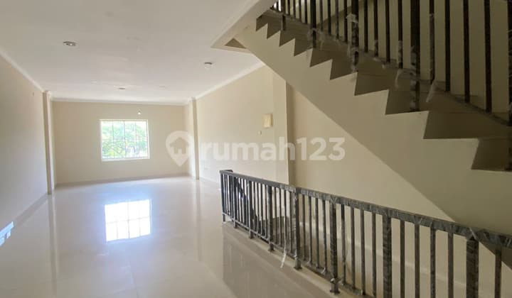 Disewakan Ruko Green Lake City Lokasi Jakarta Barattt