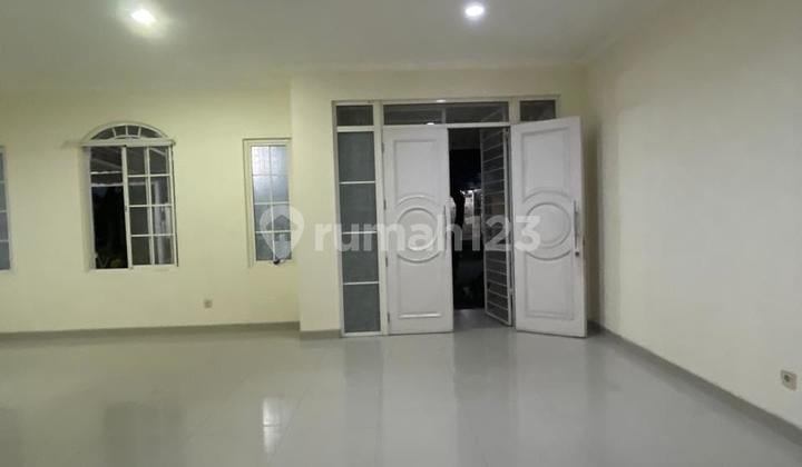 For Rent Cheap Two-Story House in Green Lake City