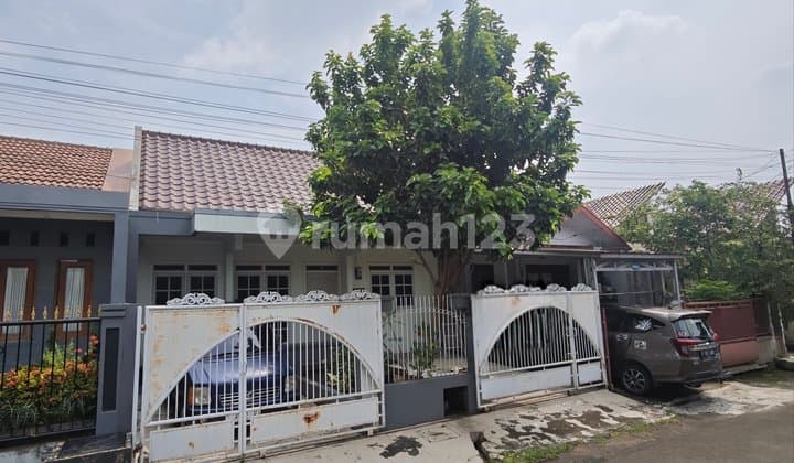Ready-to-occupy Taman Cimanggu house, close to Sentul Toll Road and Yogya Mall.
