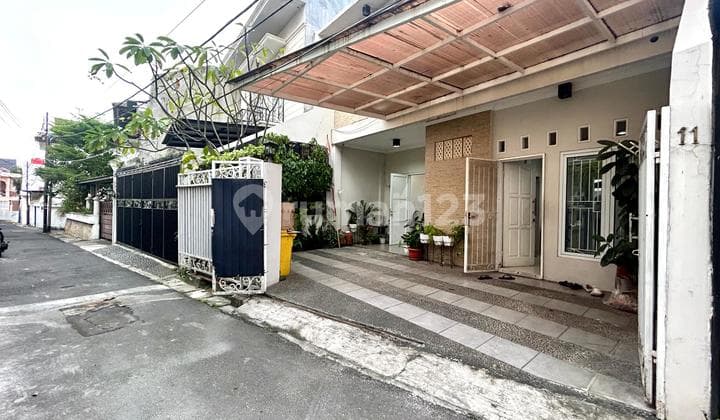 Tebet Barat,rumah Sangat Siap Huni Dekat Taman Akses Jalan Lebar
