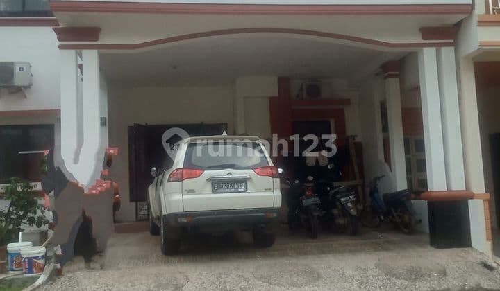 Rumah Hoek 2 lantai dengan Kamar Tidur 6 dan Balkon yg Luas..Cibubur Country Cibubur