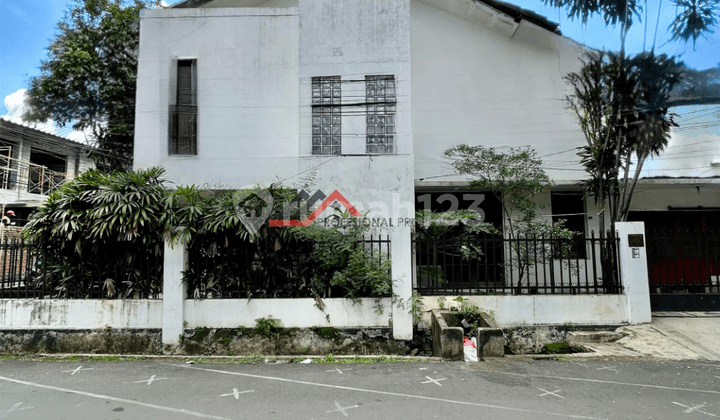Rumah Lama Lokasi Strategis Dekat MRT di Cilandak Jakarta Selatan