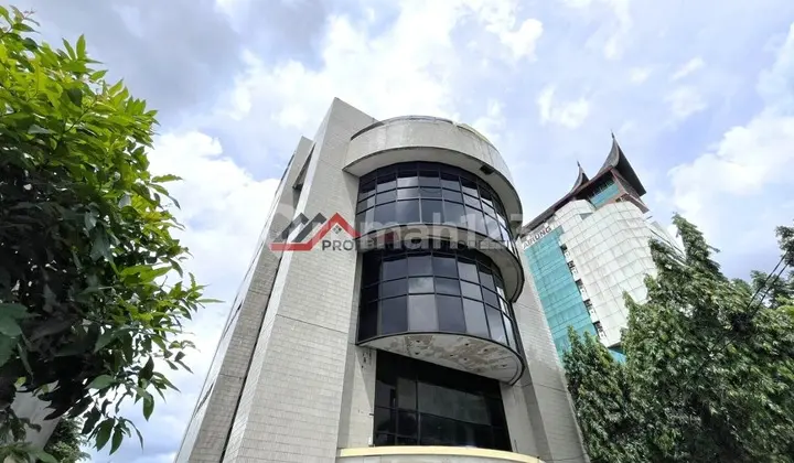 Building in a Strategic Location Suitable for Investment in East Jakarta Area