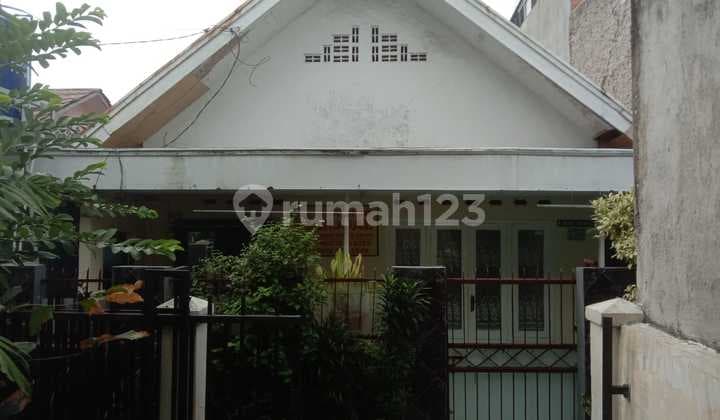 Seberang Gandaria City, 5 Menit ke Stasiun Kebayoran