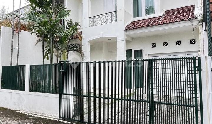 Hanya 10 menit ke Gandaria city dan Pondok Indah Mall