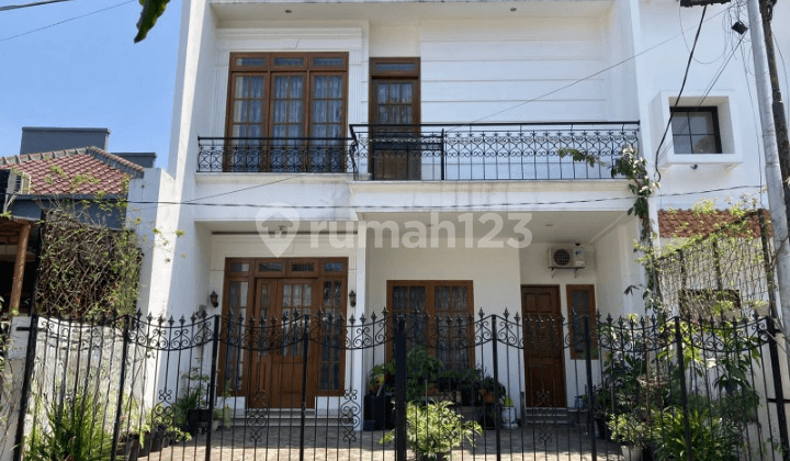 Rumah bagus design classic sayap riau bandung