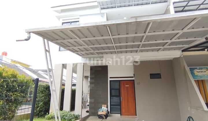 Rumah 2 Lantai Hoek di Cluster Cihanjuang Bandung