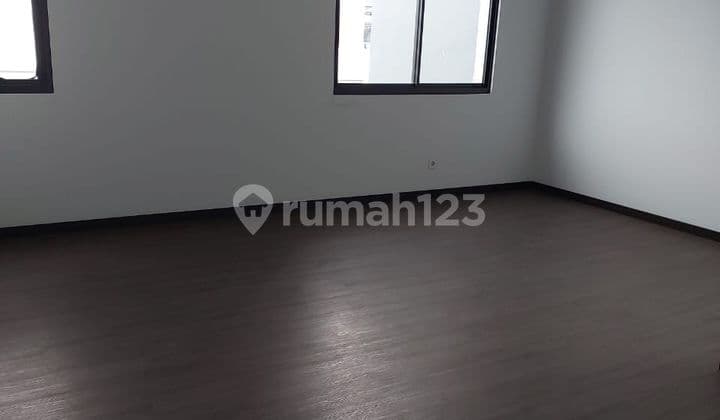 Rumah Zora BSD Tipe Kiyomi Hoek Luas 15x20m2 3 Lantai Brand New