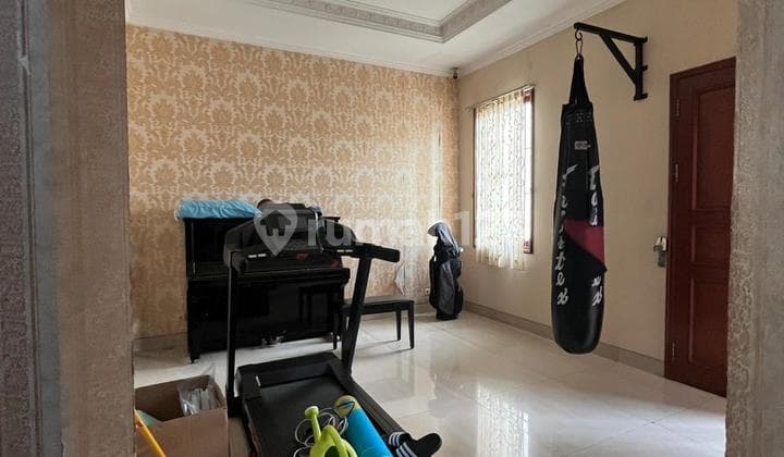 Rumah Pik 1 9x20m2 3 Lantai Semi Furnished Bagus Siap Huni