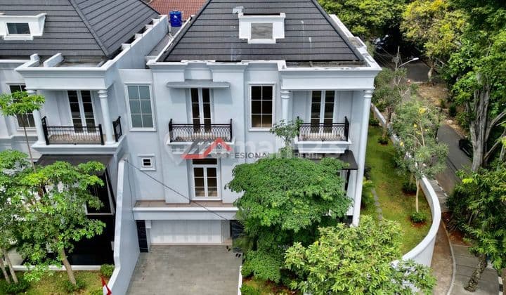 Classic Luxury House in Elite Neighborhood Jakarta at Kebayoran Baru