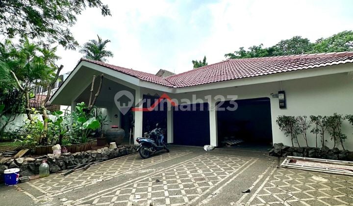 Rumah Terawat Lingkungan Tenang Area Premium di Kemang Dalam