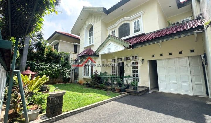 Well-Maintained House Comfortable Environment Senopati Area in Kebayoran Baru