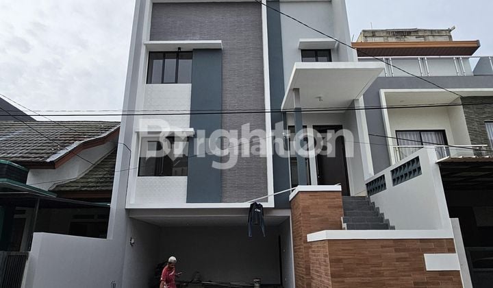 DIJUAL RUMAH BRAND NEW MINIMALIS 3LANTAI DEKAT KELAPA GADING