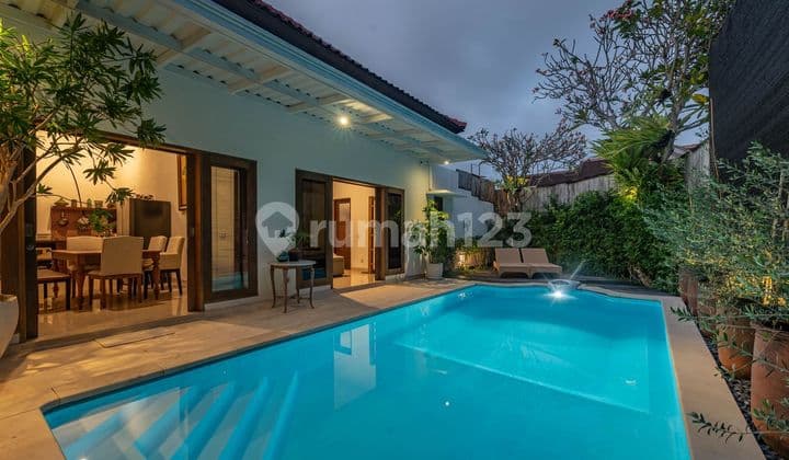 Villa Mewah 2 Kamar Tidur Di Kerobokan Freehold