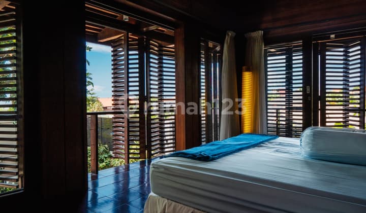Villa Umalas 3 Bedrooms Parking 4 Cars Freehold