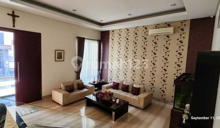 Rumah Bagus Semi Furnished SHM di Muara Karang, Jakarta Utara