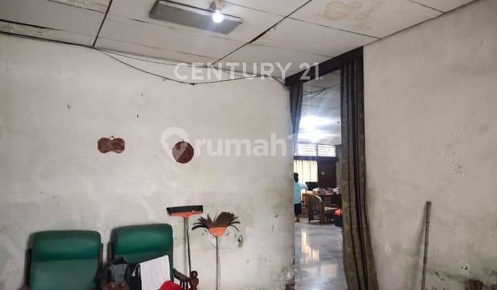 Rumah Lama Hitung Tanah di Kelapa Dua Kebon Jeruk Jakarta Barat