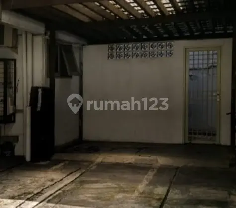 GEDUNG TUA (DIHITUNG TANAHNYA) LUAS 1.014 DI JL KH HASYIM ASHARI, JAKPUS