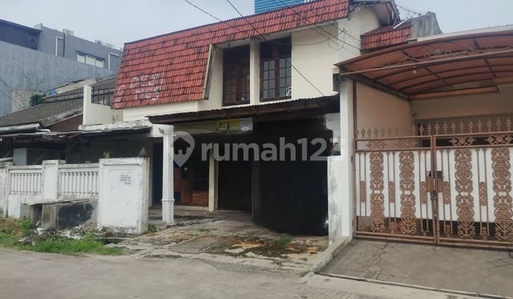 Dijual Murah Rumah Tua 2 Lantai Hitung Tanah Hadap Timur
