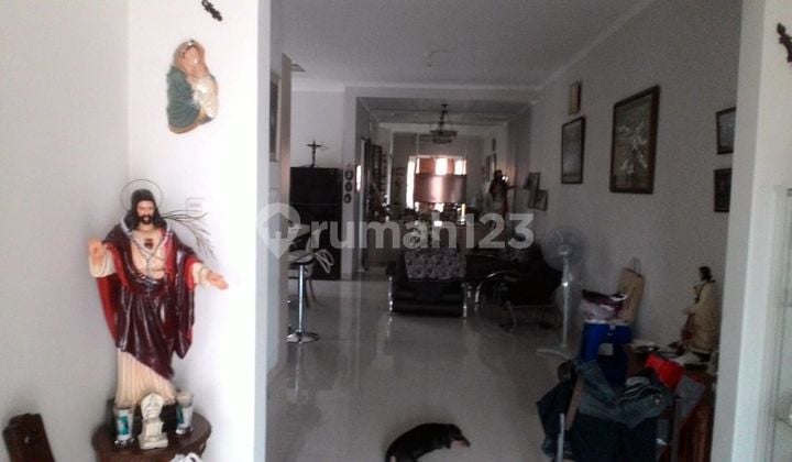 Rumah 2 1/4 lt hoek, hadap Selatan Barat