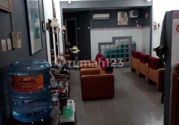 For sale fast 3-story shop house facing West in Rawamangun Pegambiran