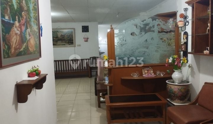 Rumah 2 Lantai, Lantai Satu Dengan 1 Kamar, Lantai 2 Ada 3 Kamar Kost