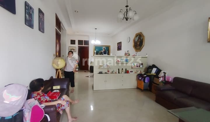 Dijual Rumah Nyaman 2,5 Lantai Hadap Utara