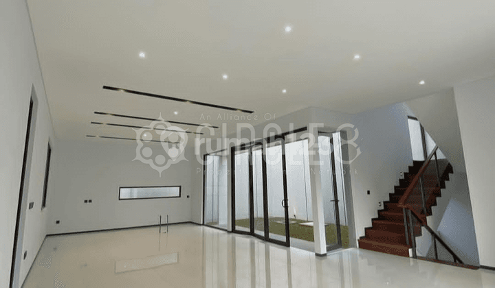Don't Skip! New Luxurious House in Setra Duta Bandung