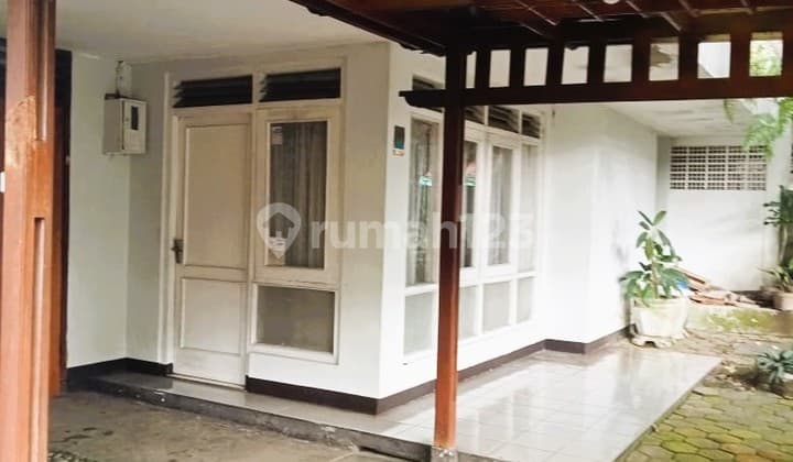 Rumah di sayap Cipaganti jalan Tawekal, asri ditengah kota Bandung